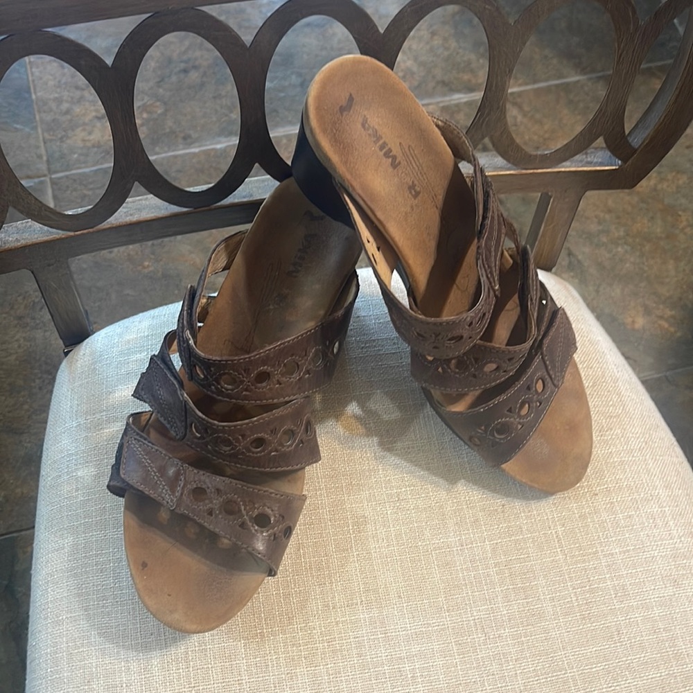 EUC Romika brown sandals SIZE 9